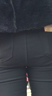 菜市场宽臀黑裤