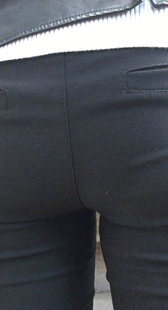 菜市场紧身黑裤少妇