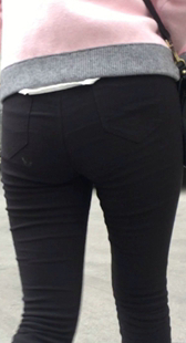 性感宽臀打底裤上楼梯