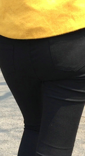 街拍打底裤圆翘臀