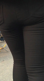 性感翘臀黑裤很诱惑人