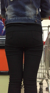 跟拍超市打底裤少女