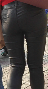 菜市场丰臀皮裤小少妇