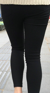 超紧黑裤美少妇