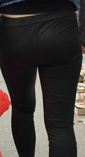 街拍皮裤紧臀开发多