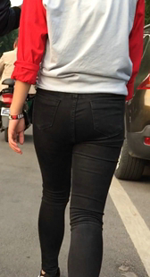 街拍超紧黑牛小少妇