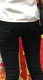 紧身打底裤买小吃