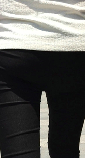 紧身黑裤小少妇真会扭