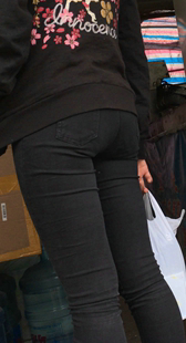 黑牛翘臀买冰淇淋