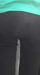 街拍打底大宽臀少妇