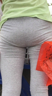 呢绒紧臀小少妇买水果