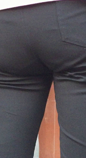 大屁股打底裤大妈买小吃