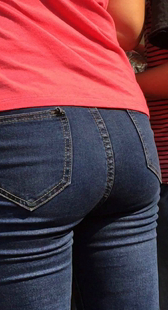 街拍翘臀牛仔裤少妇视频