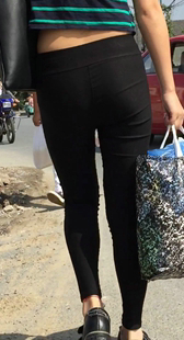 超紧打底圆臀少女