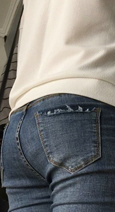 包臀牛仔裤成熟少妇