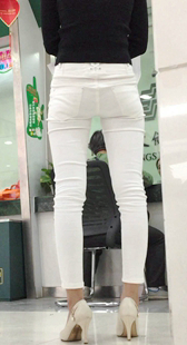 极品高跟白裤美内痕小少妇保养好