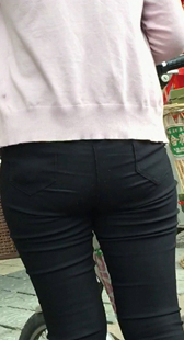 紧身打底小少妇