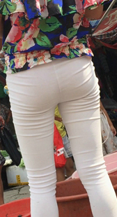 菜市场紧身白裤少妇