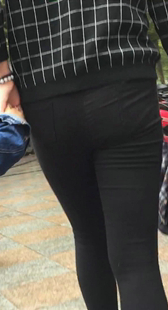 紧身打底黑裤少妇视频