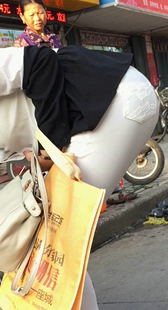 性感白裤白内痕小少妇