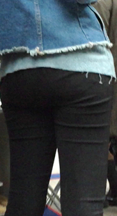 长时间跟拍包臀打底黑裤小妹