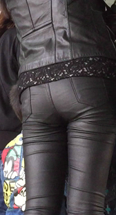 包臀皮裤年青少妇