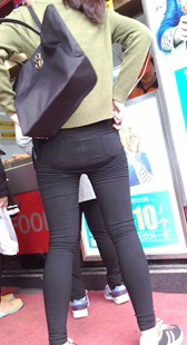 极品打底大宽臀美少妇