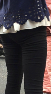 包臀黑紧裤大妈