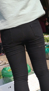 超紧打底宽臀少妇