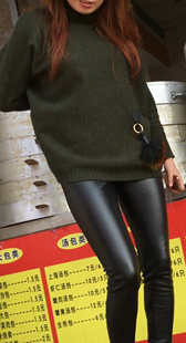 跟拍皮裤美少妇