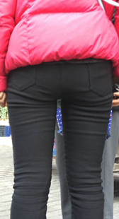 打底黑裤大妈臀