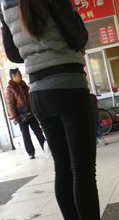 紧身黑裤长腿少妇