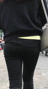 黑裤大屁股真会扭