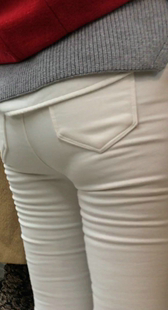 超市白裤紧内痕少女