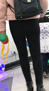 超市黑裤小少妇