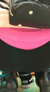 商场黑裤大屁股妈咪