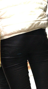 超市超紧黑裤子少女