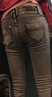 夜拍包臀灰紧牛仔裤