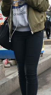 超紧打底黑裤子小妹