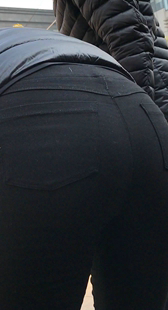 紧身打底裤少妇总是这样诱惑我