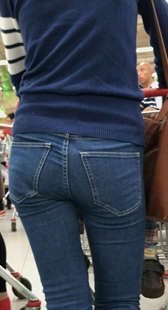 超市紧身牛仔包臀少妇