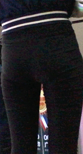 翘臀打底黑裤少女