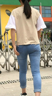 超紧牛仔少妇接小孩