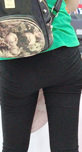 包臀黑裤背包少妇