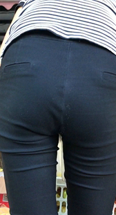 紧身黑裤包臀妈咪