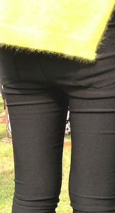 公园包臀打底裤妈咪