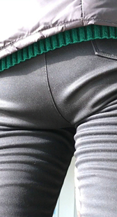 黑裤包臀少妇特写