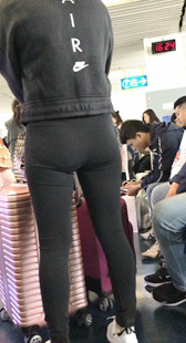 饱满瑜伽裤紧臀少妇