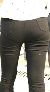 饱满打底裤翘臀少妇