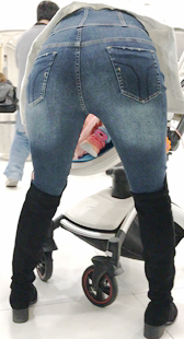 性感牛仔裤大宽臀少妇